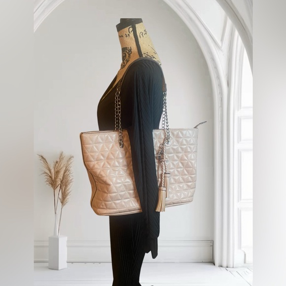 Guess Quilted Tote - Picture 4 of 16